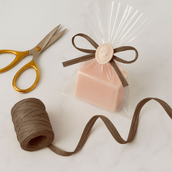 Čokoládovo hnedá rafiová stuha. Online predaj.