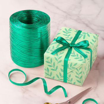 Kovová smaragdovo zelená rafiová stuha. Online predaj.