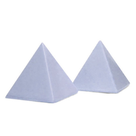 Pyramídová forma na výrobu mydla.