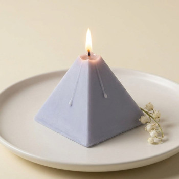 Pyramídová forma na výrobu mydla.