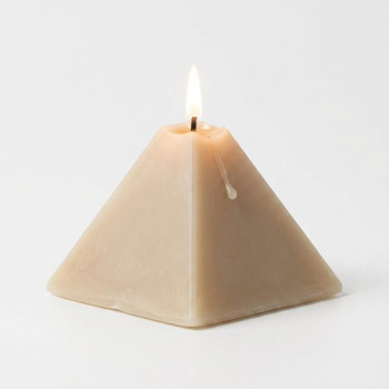 Pyramídová forma na výrobu mydla.