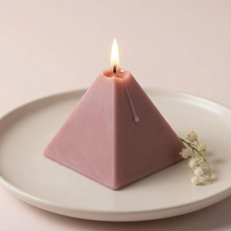 Pyramídová forma na výrobu mydla.