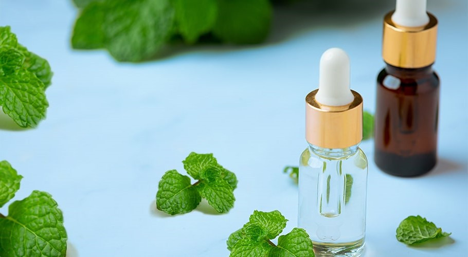 Zeleno-bylinné vône pre masážne oleje.